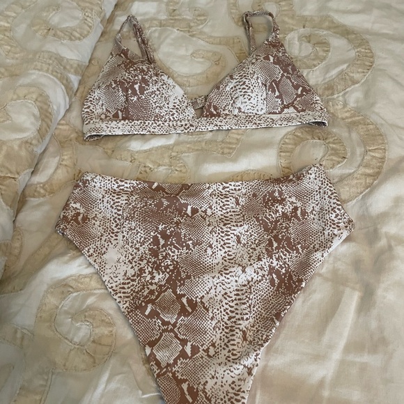 Brand New ZARA Animal Print Bikini Top and Cheeky Bottom. - Picture 3 of 13